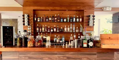 a bar with a lot of bottles of alcohol at Hotel Campo & Leña in Cieneguilla