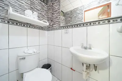 a bathroom with a toilet and a sink at Imperial Inn Hospedaje Turistico in Lima