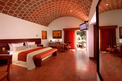 a bedroom with a bed and a tv in a room at Hotel Las Dunas in Ica