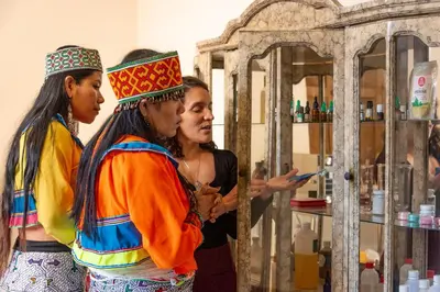 two women standing in front of a mirror at KACLLA, The Healing Dog Hostel in Lima
