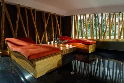 two beds sitting in a room with a window at Hacienda del Valle Sagrado in Urubamba