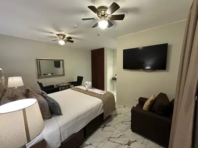 a bedroom with a bed and a flat screen tv at Solis Dies Hotel in Lima