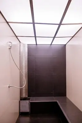a bathroom with a shower with a ceiling at Verona Hotel Baños Turcos in Lima