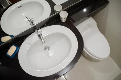 a bathroom with a sink and a toilet at Jazmines Lodging in Ica