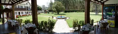 a view of a garden with a fountain in a courtyard at Centro Vacacional Huaychulo in Concepción