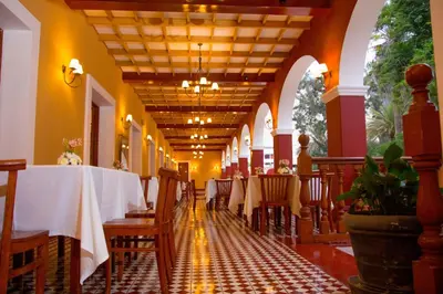 a dining hall with tables and chairs in a restaurant at DM Hoteles Mossone - Ica in Ica