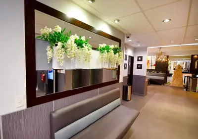 a waiting room with flowers on the wall at qp Hotels Lima in Lima