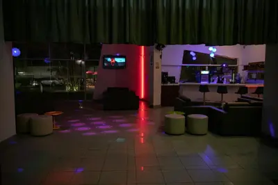 a room with a bar with a tv in it at Hotel Chavín in Barranca