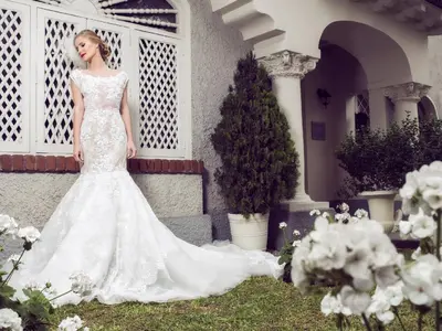 a bride in a wedding dress standing in front of a house at Quinta Miraflores Boutique Hotel in Lima