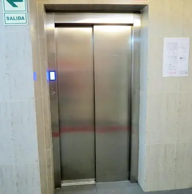 an elevator in a building with its door open at HOTEL ESTRELLA in Lima