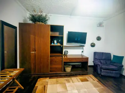a room with a desk and a tv and a chair at La Casona Azul in Lima