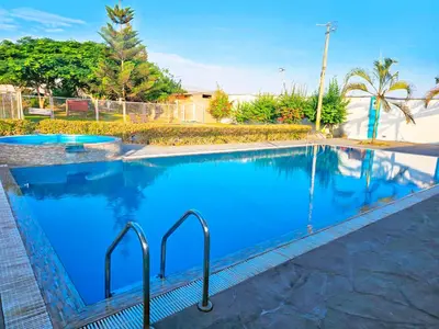 a large swimming pool with blue water at Apart Hotel El Paraíso de Barranca in Barranca