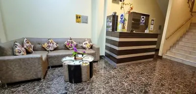 a living room with a couch and a table at Lembranças Hotel in Huánuco