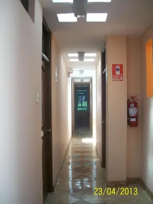 a hallway with a long corridor with a hallway at Hostal Hellen Ross in Nazca