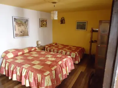 a room with two beds in a room at Posada Junco y Capuli in Huancayo