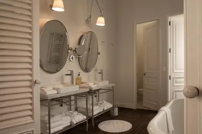 a bathroom with two sinks and mirrors on the wall at Hotel B in Lima