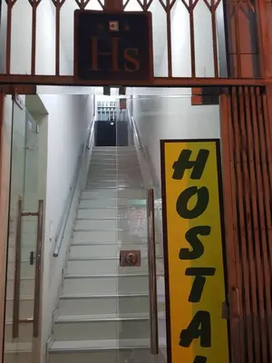 a stairway with a sign that says its exit at Hostal refugio's in Ica