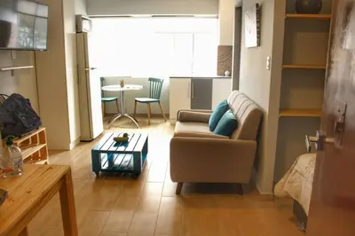 a living room with a couch and a table at Lindo y moderno Excelente ubicación in Lima