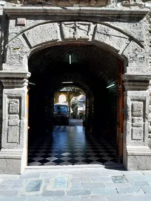 an entrance to a building with a checkered floor at HOSPEDAJE CENTRAL in Ayacucho