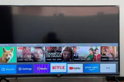 a flat screen tv with many movies on it at 7-Departamento moderno en el área turística de Miraflores in Lima