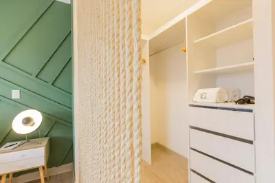 a room with a closet with a desk and a lamp at Reducto 825 by Wynwood House in Lima