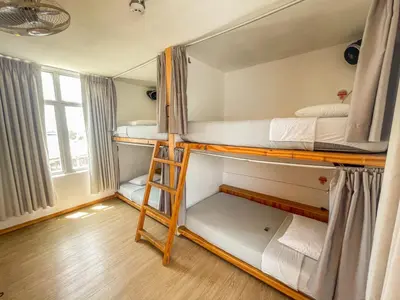 a room with two bunk beds and a ladder at Viajero Paracas Hostel in Paracas