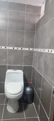 a bathroom with a toilet and a trash can at Apart Hotel Don Ernesto in Lima