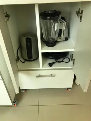 a kitchen cupboard with a blender and a blender at Rooms MD in Huancayo