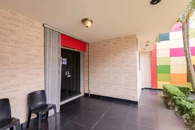 a hallway with chairs and a colorful wall at Hotel Savoy Ica in Ica