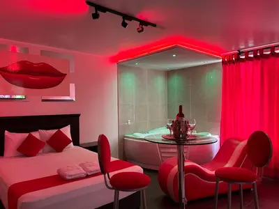 a bedroom with a bed and a tub and a table at GOLDEN DREAM´S in Lima