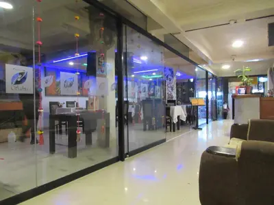 a store with glass windows and a dining room at Quilla House Ecologico in Machu Picchu