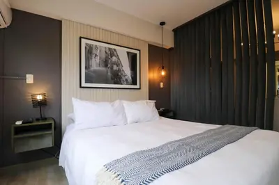 a bedroom with a white bed and a picture on the wall at Connect by Wynwood House in Lima