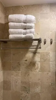 a group of towels on a towel rack in a shower at Suite en San Isidro-Frente al Supermercado Vivanda in Lima