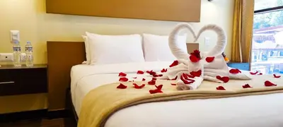 a bed with two swans made to look like hearts at Hotel Raices Machupicchu in Machu Picchu