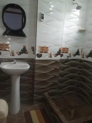 a bathroom with a sink and a shower with a mirror at Hostal Sol de Chosica in Chosica