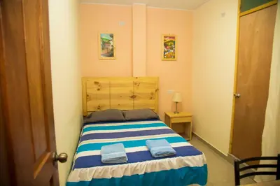 a bedroom with a bed with two towels on it at Estancia Saraja in Ica