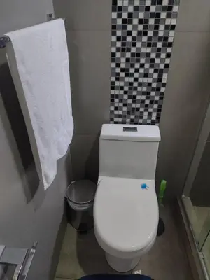 a small bathroom with a toilet and a towel at Apartamento JATUN MAMA in Chancay