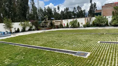 a large courtyard with a fountain in the middle at R&N SHULLKAS SUITES in Huancayo