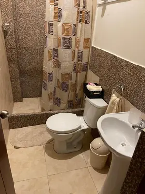 a bathroom with a toilet and a sink at Casa completa piscina 3 Habitaciones en Chanchamayo in La Merced