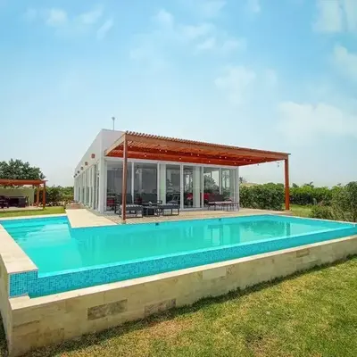HOP BUZIOS exclusiva oasis y playa en Chincha