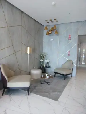 a living room with two chairs and a table at Céntrico mini departamento, moderno y acogedor in Lima