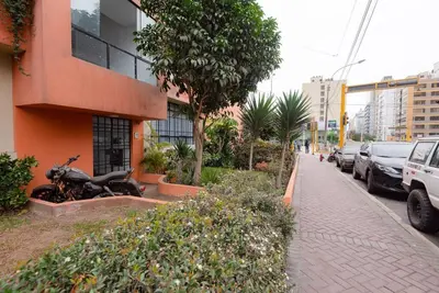 a motorcycle parked on a sidewalk next to a building at Sweet MATERNITY Home & 3 dormitorios, AIRE ACONDICIONADO in Lima