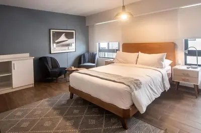 a bedroom with a large bed and a desk and chair at SoHo by Wynwood House in Lima