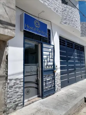 a hospital practitioner sign on the side of a building at Hostal Pacífico Huánuco in Huánuco