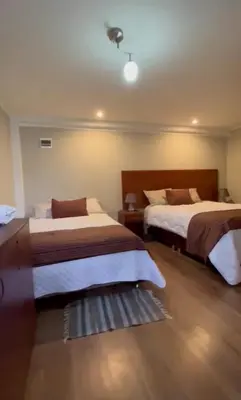 a hotel room with two beds in a room at Hotel Vista Verde in Huancayo
