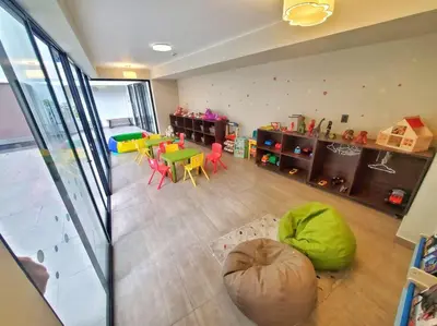 a room with a classroom with a table and chairs at Apartamento estreno céntrico y moderno in Lima