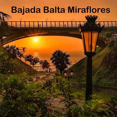a street light with a sunset under a bridge at III Acogedora Habitación Privada en Miraflores City in Lima