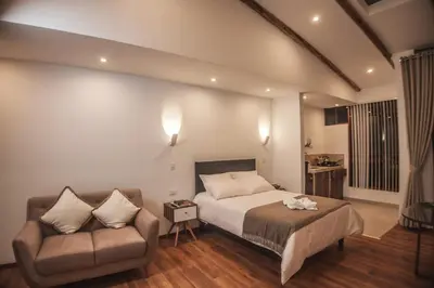 a bedroom with a bed and a couch at Florez de la Villa in Huaran