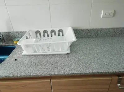a plastic laundry basket sitting on top of a counter at Lindo y Espacioso Departamento muy cerca a Miraflores in Lima