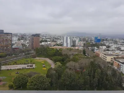 an aerial view of a city with a park at Encantador apartamento en Miraflores in Lima